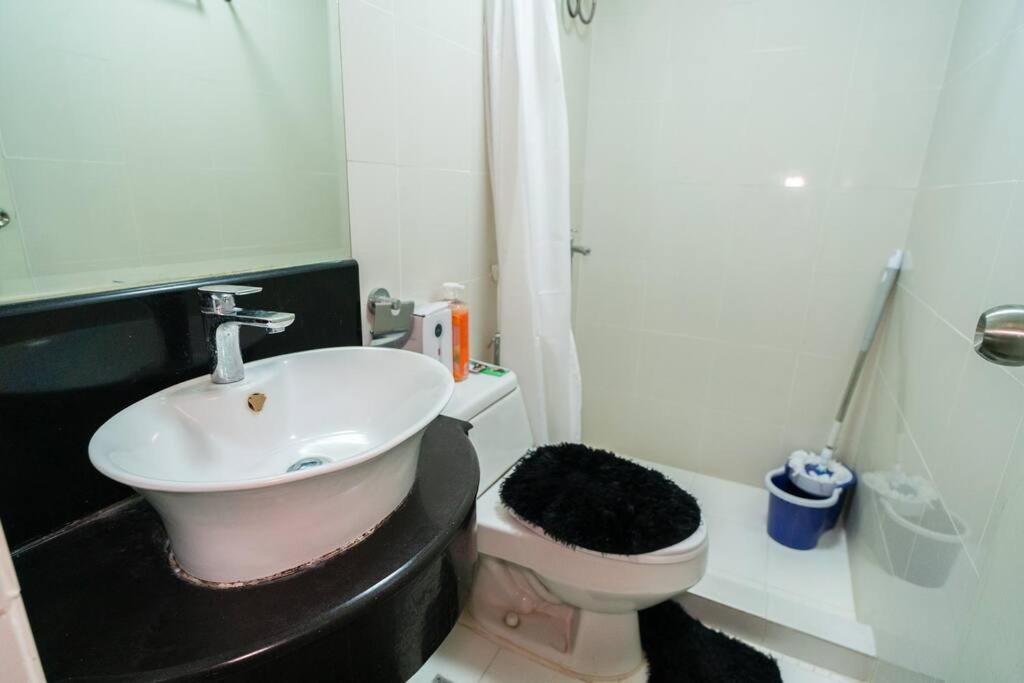 A2J Executive 1Br Suite Near Venice Mall Bgc Manila Esterno foto