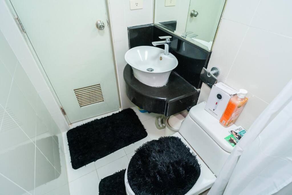 A2J Executive 1Br Suite Near Venice Mall Bgc Manila Esterno foto