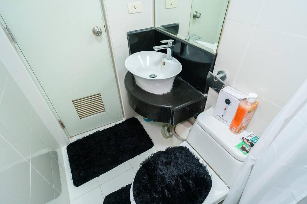 A2J Executive 1Br Suite Near Venice Mall Bgc Manila Esterno foto